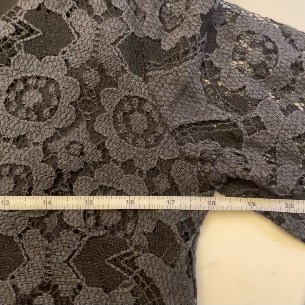 ASTR black lace overlay long bell sleeve v neck dress M - Picture 11 of 12